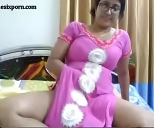Indian bhabi showing boobs..